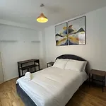 Cosy 2Br Flat Excellent Location