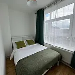 Cosy 2Br Flat Excellent Location